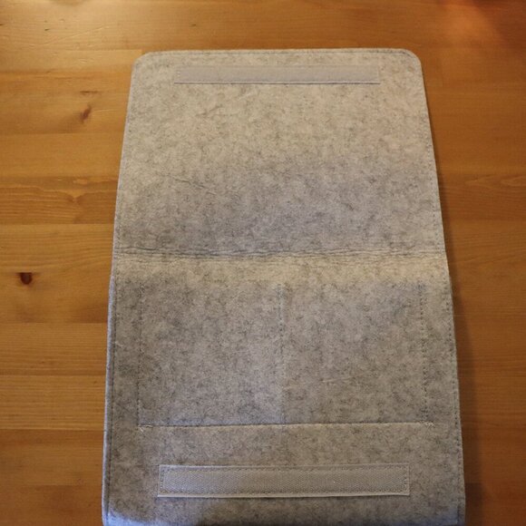 Felt bedside storage bag with 3 pockets, no tools needed - Picture 5 of 5